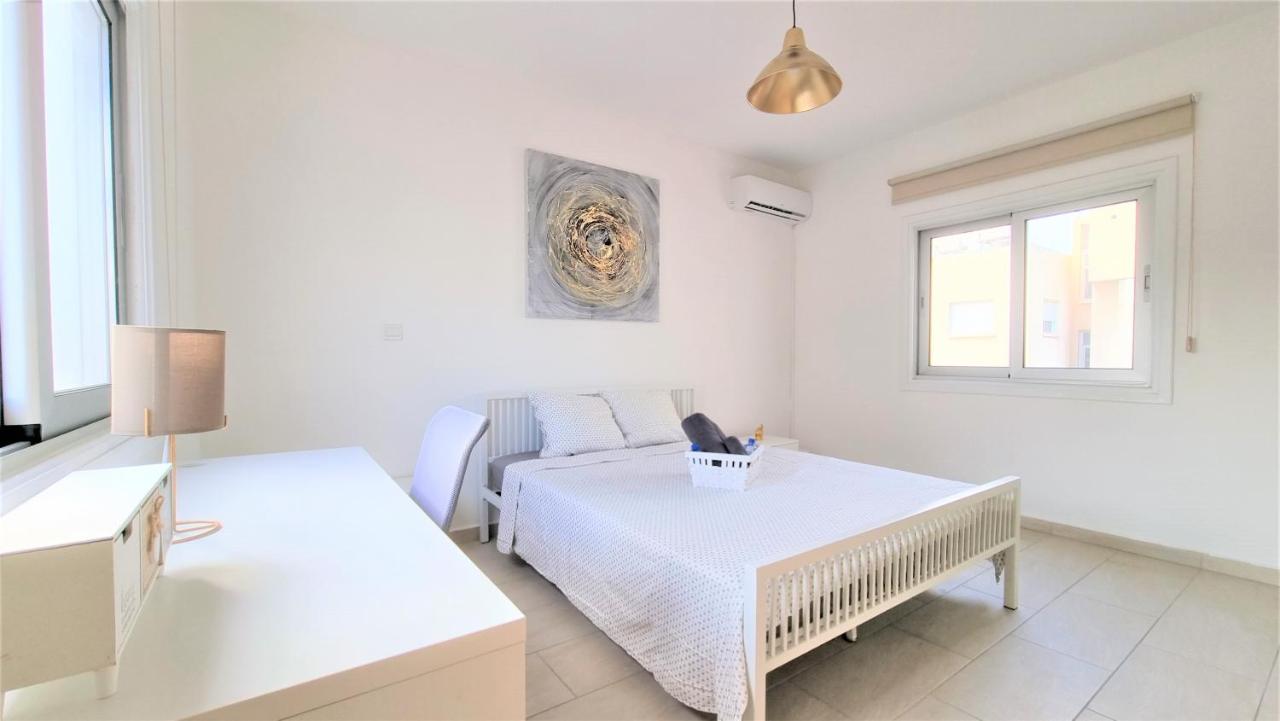 Spacious Lightflooded 2Br Apt / Near Center & Harbour Lárnaca Exterior foto