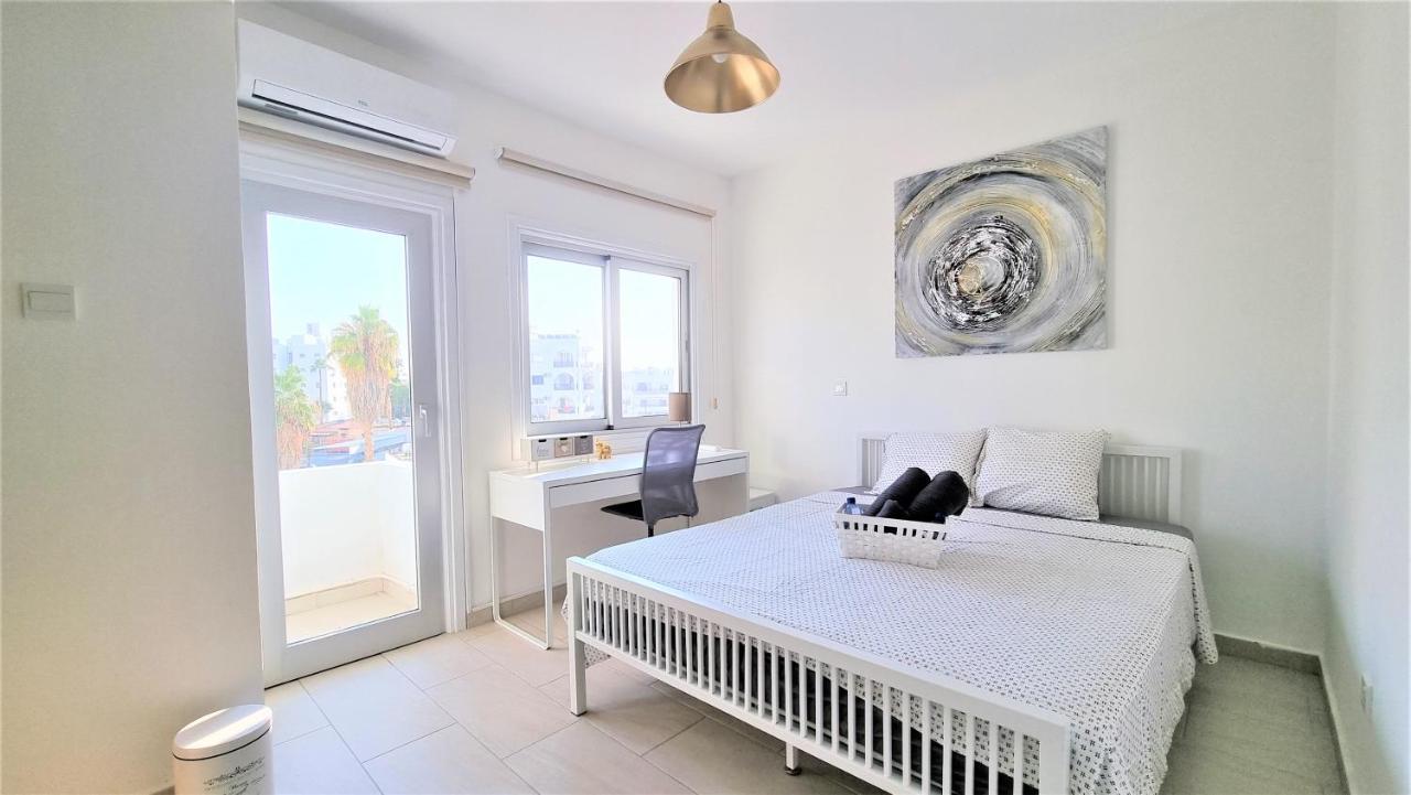 Spacious Lightflooded 2Br Apt / Near Center & Harbour Lárnaca Exterior foto
