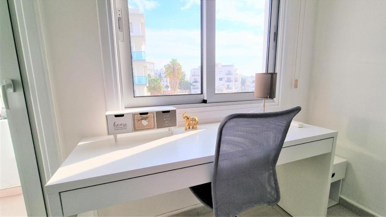 Spacious Lightflooded 2Br Apt / Near Center & Harbour Lárnaca Exterior foto