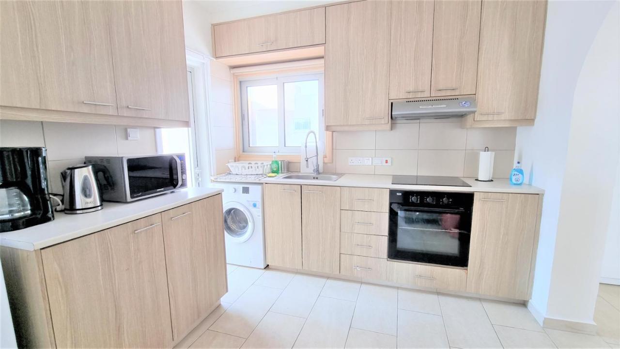 Spacious Lightflooded 2Br Apt / Near Center & Harbour Lárnaca Exterior foto
